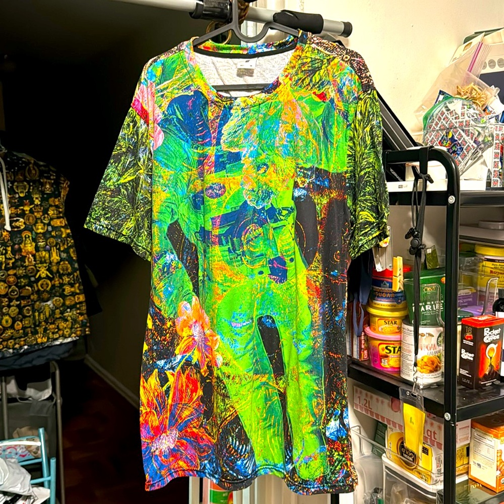 Abstrakjsnc designs summer tshirt XL